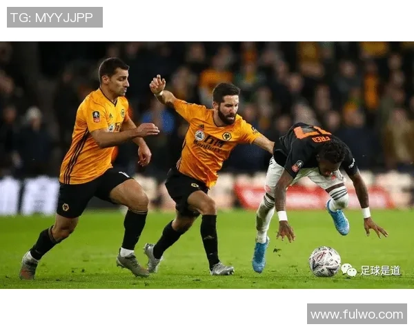 格拉夫与阿尔克马的激烈对决揭示足球战术的魅力与挑战